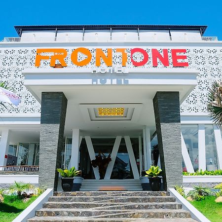 Front One Hotel Pamekasan Madura מראה חיצוני תמונה