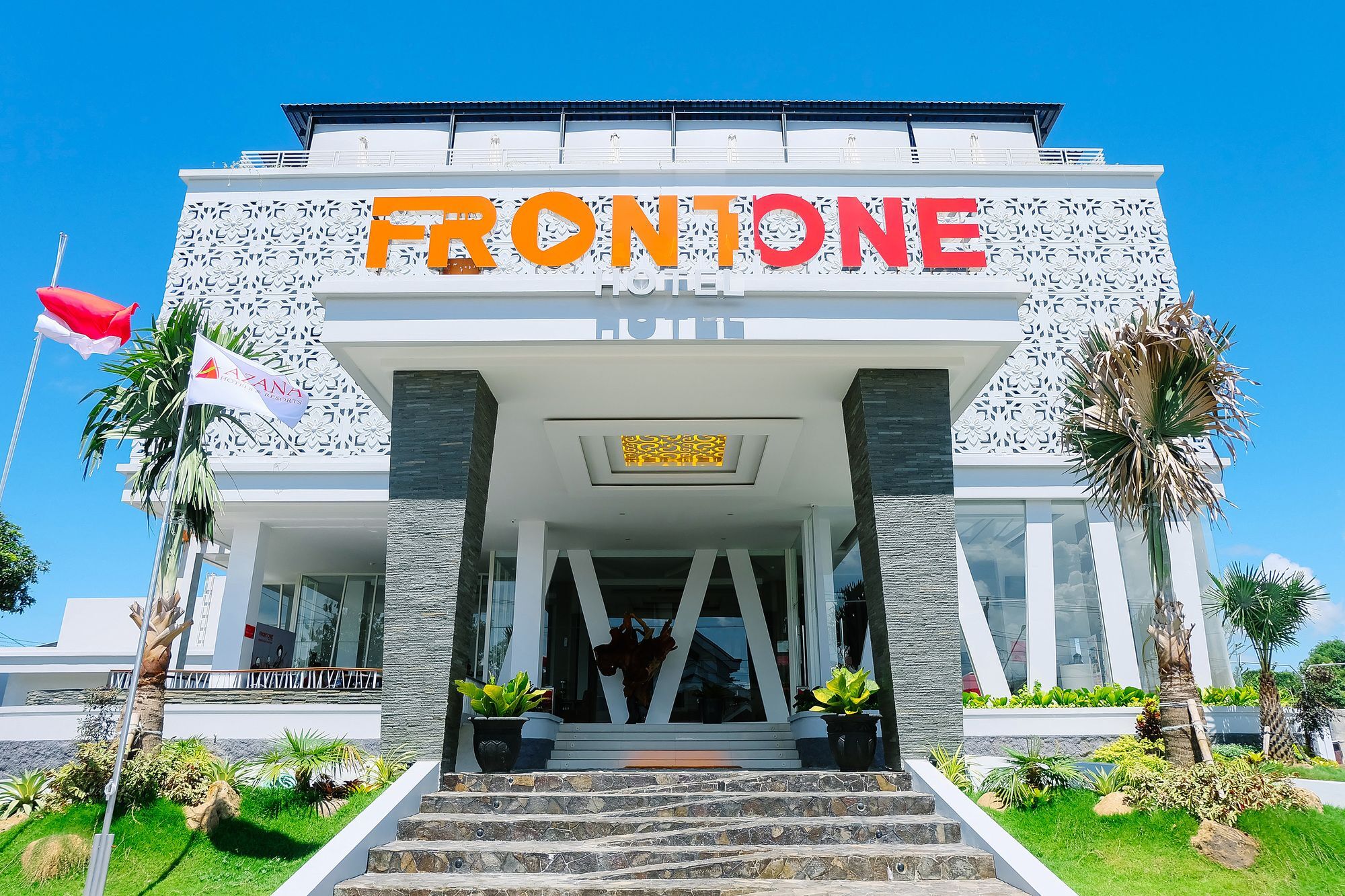 Front One Hotel Pamekasan Madura מראה חיצוני תמונה